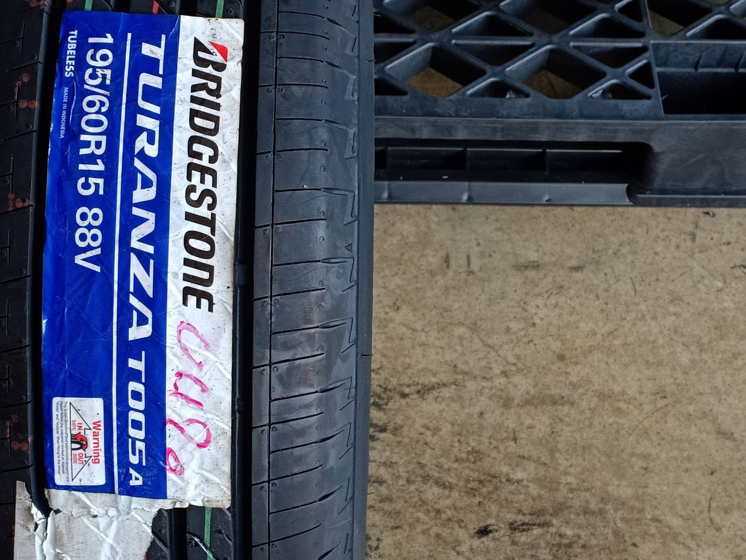 BRIDGESTONE 195/60R15 TURANZA T005A 88V MADE IN INDONESIA