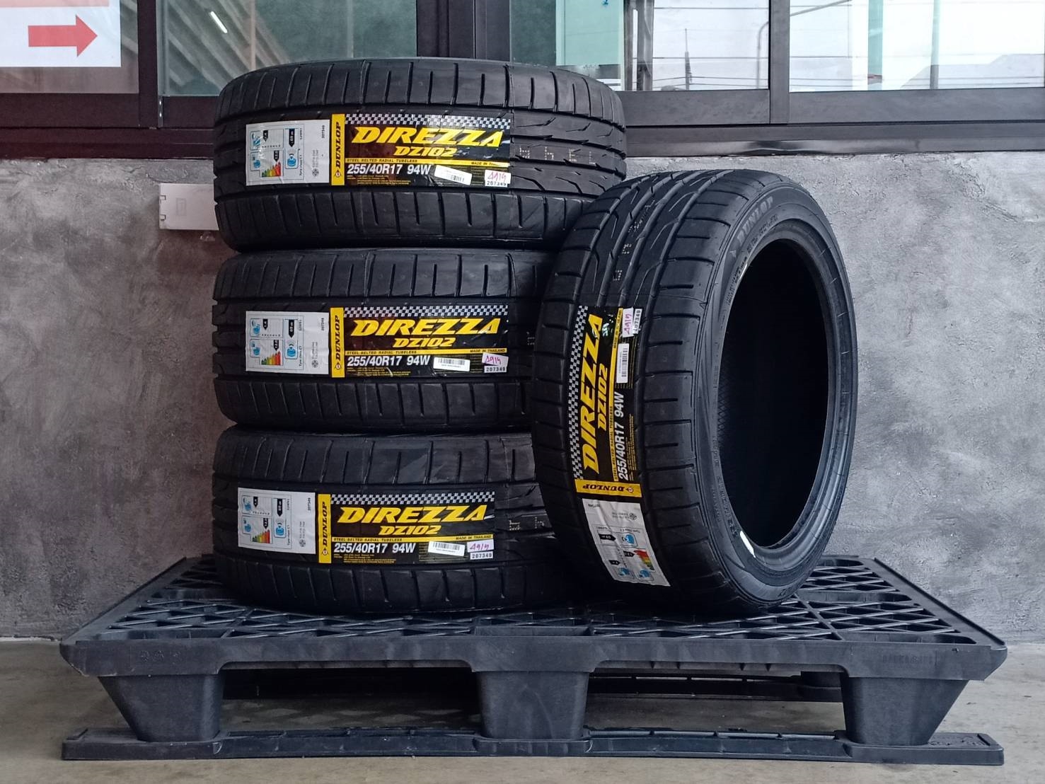 DUNLOP DIREZZA DZ102 255/40R17 ปี19