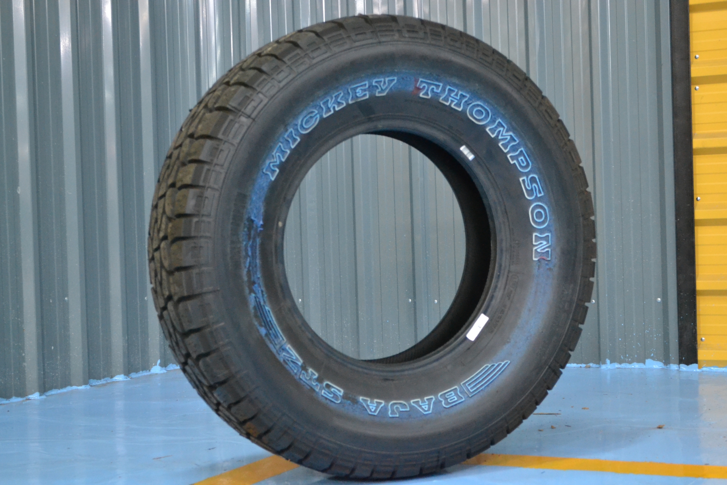 ยางใหม่ MICKEY THOMPSON STZ 265/75-16 เส้น 4900 ปกติ 7500 บาท