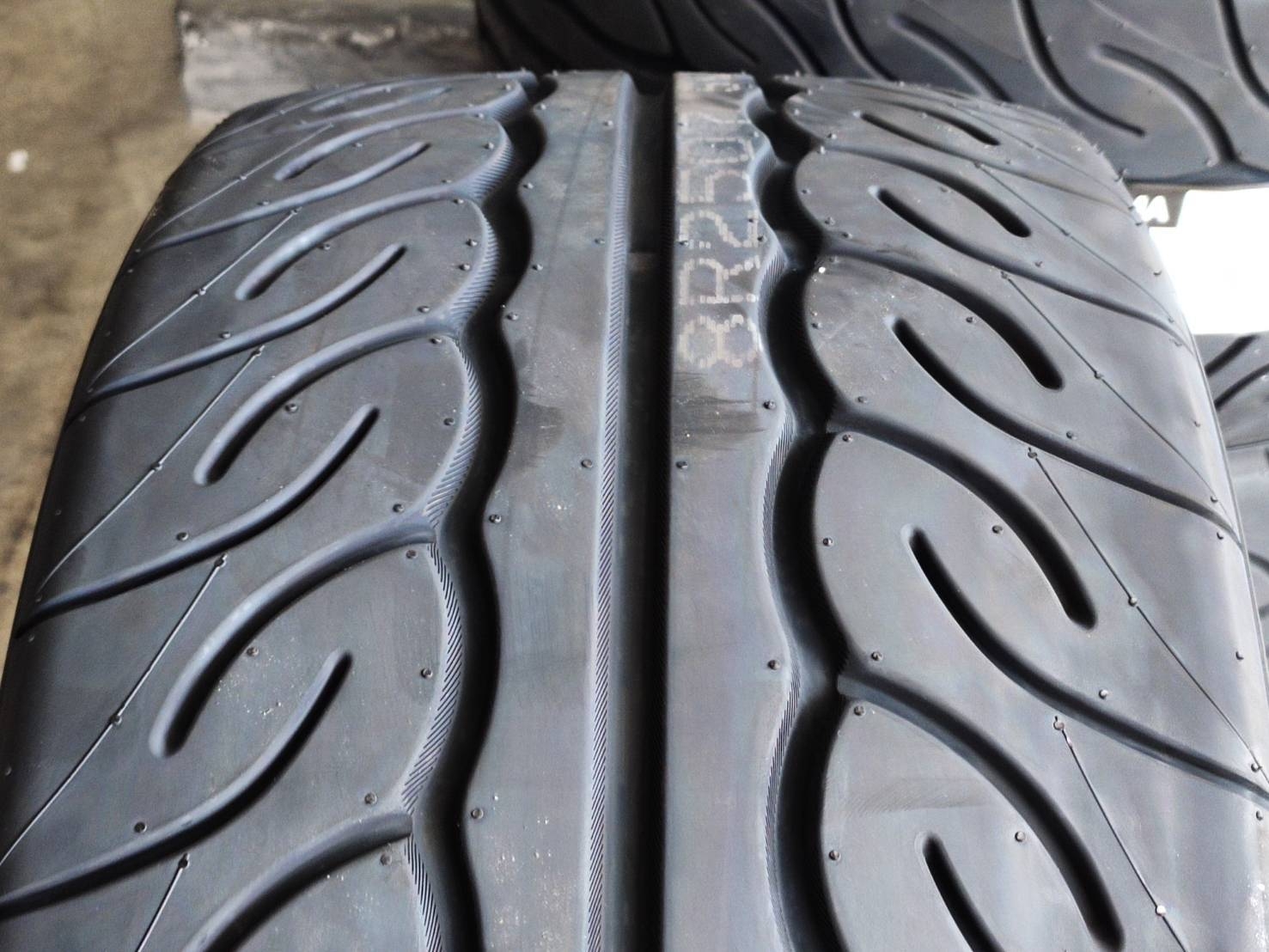 YOKOHAMA ADVAN NEOVA AD08R 265/35R18