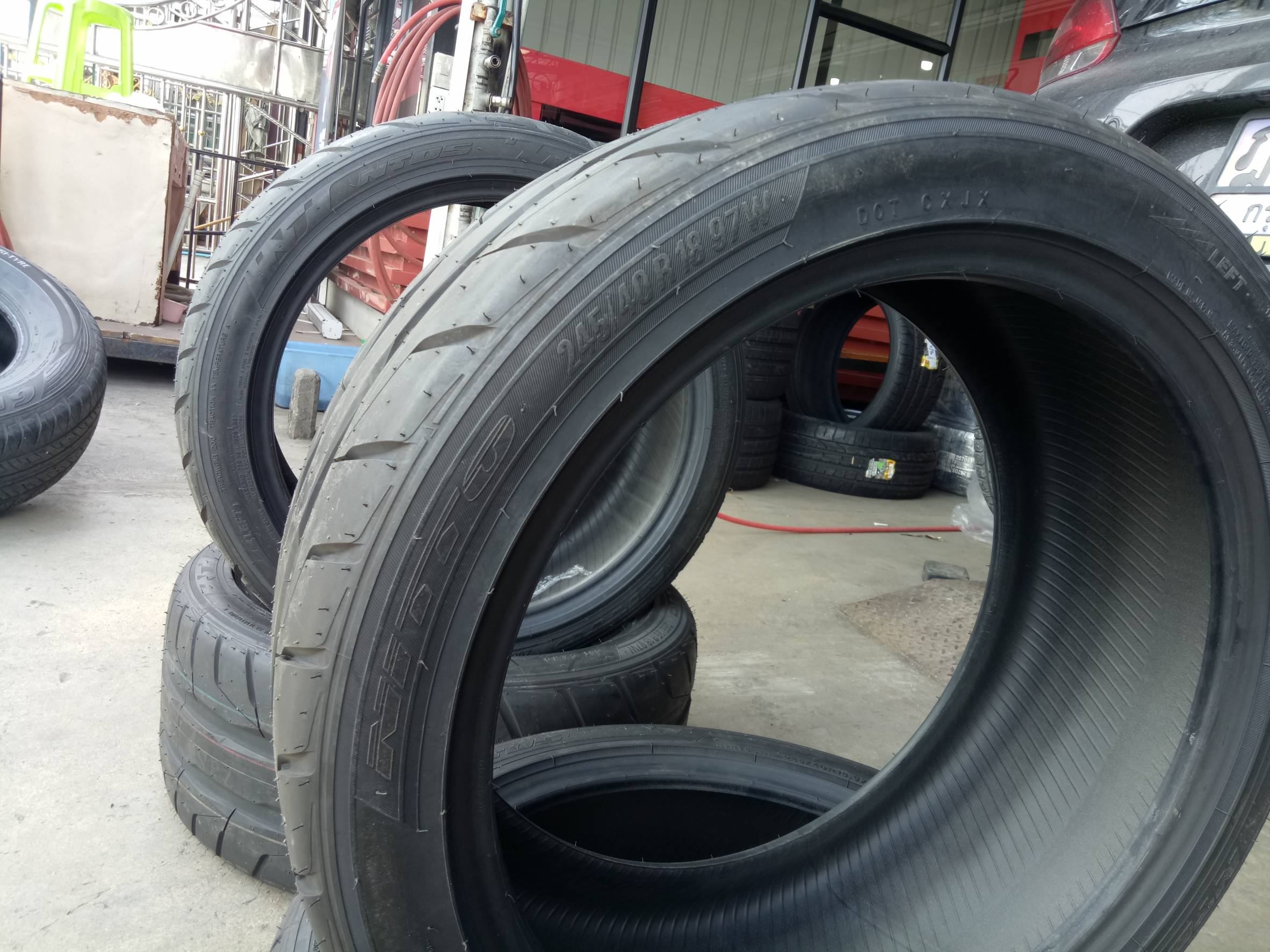 ยางใหม่ NITTO NT05 235/40-18 เส้น 3500 ปกติ เส้น 8500