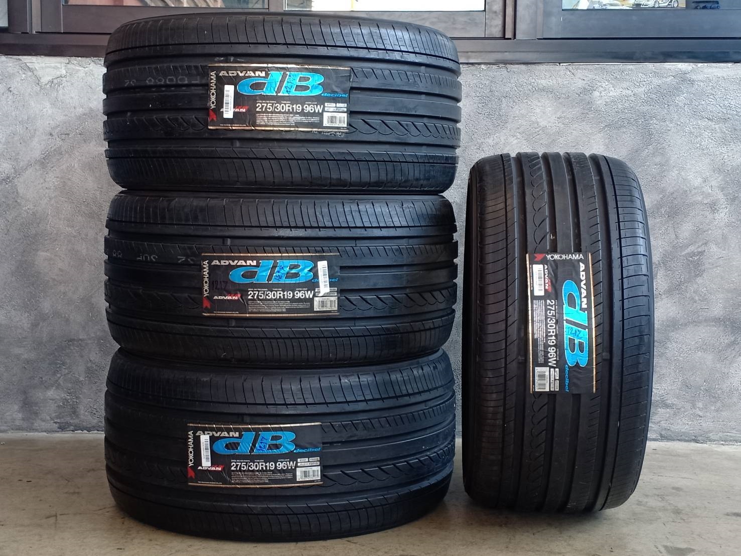 ยางใหม่ YOKOHAMA V551 275/30-19 เส้น 4900 ปกติ 11000