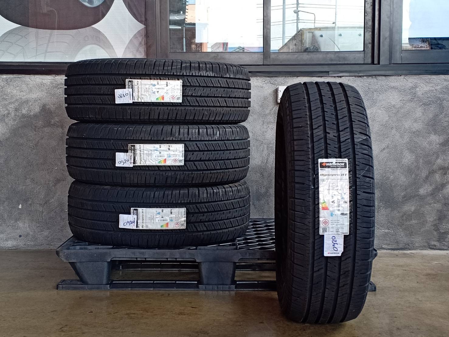 HANKOOK 265/70R16 DYNAPRO HT RH12 111T (ตัวหนังสือขาว) MADE IN INDONESIA