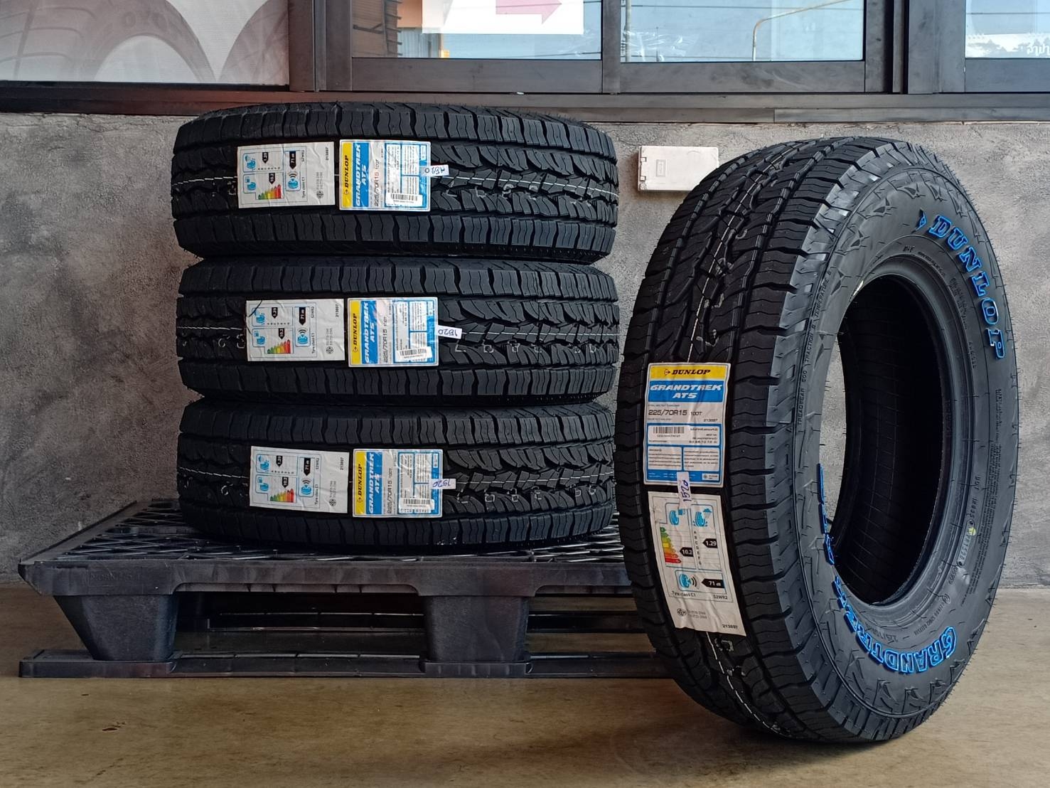 DUNLOP 225/70R15 GRANDTREK AT5 100T (ตัวหนังสือขาว) MADE IN THAILAND