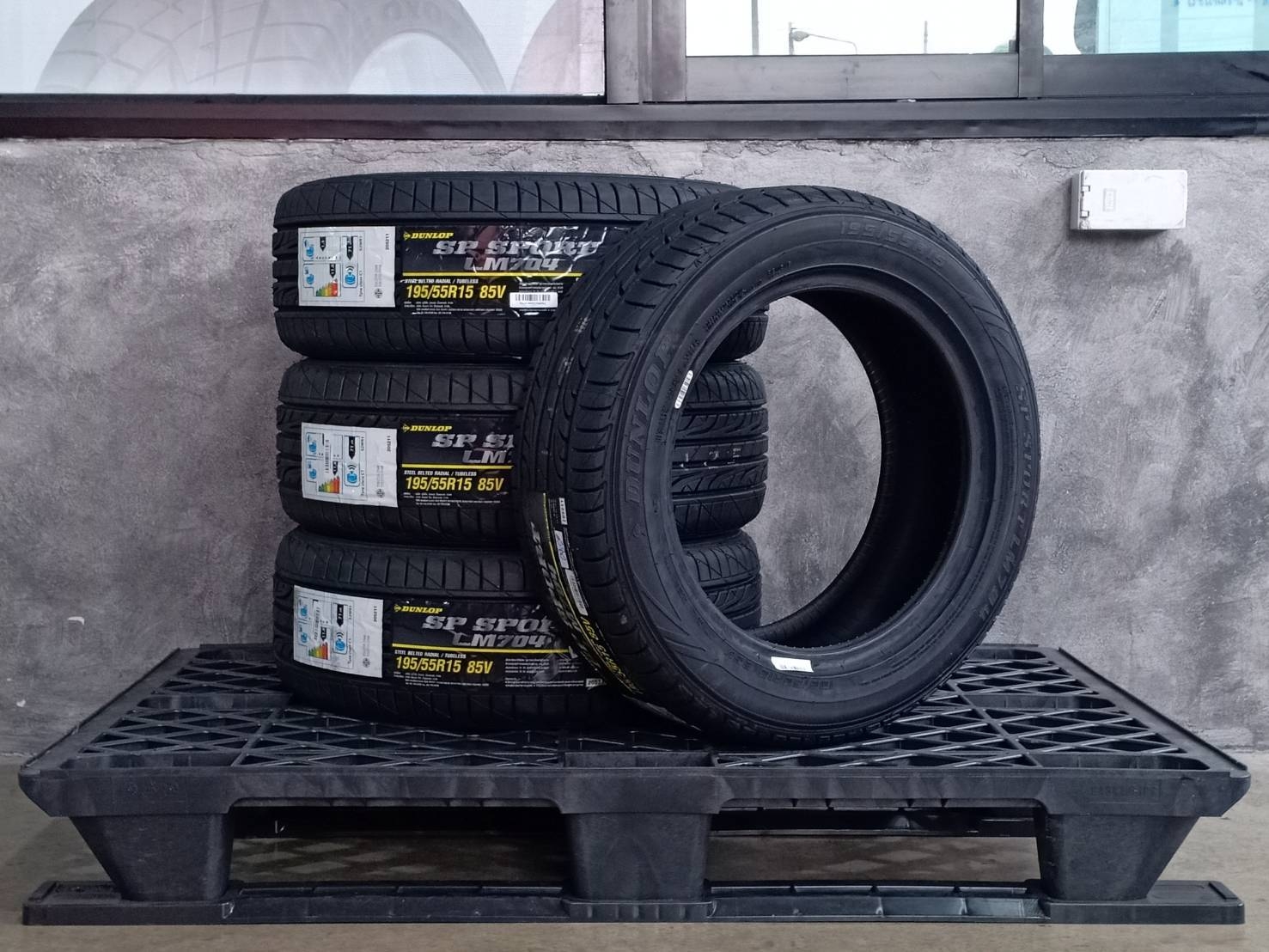 DUNLOP 195/55R15 SP SPORT LM704 85V MADE IN THAILAND