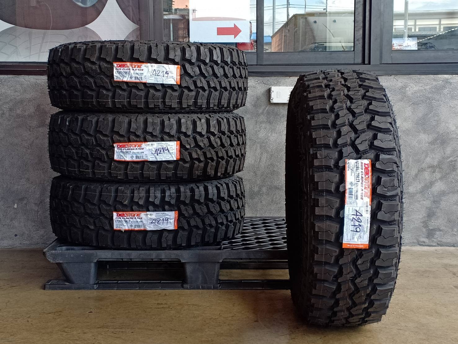 DEESTONE 285/70R17 MUD CLAWER R408 121/118Q 10PR MADE IN THAILAND