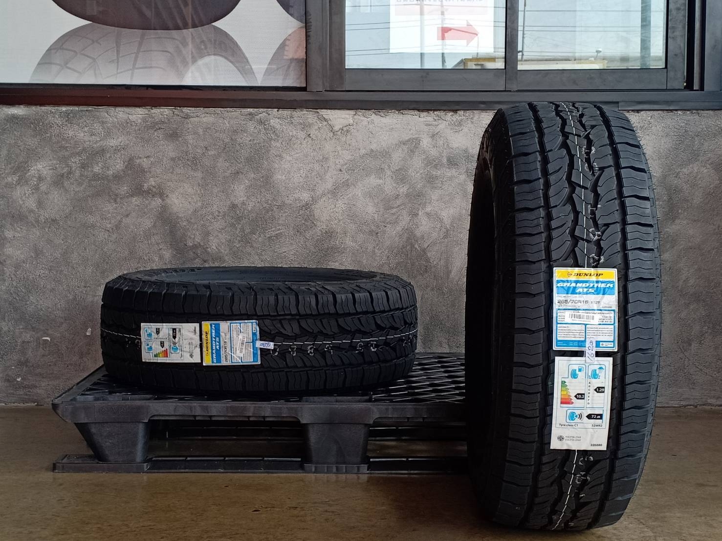 DUNLOP 265/70R16 GRANDTREK AT5 112T (ตัวหนังสือขาว) MADE IN THAILAND