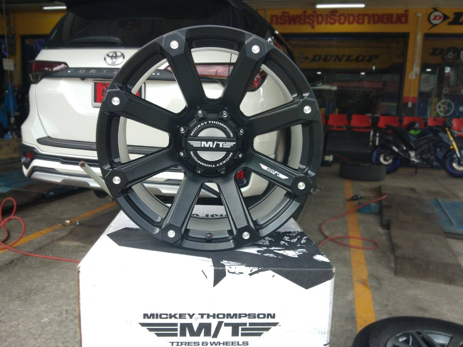 ล้อแท้ MICKEY THOMPSON ROUSH ขอบ20