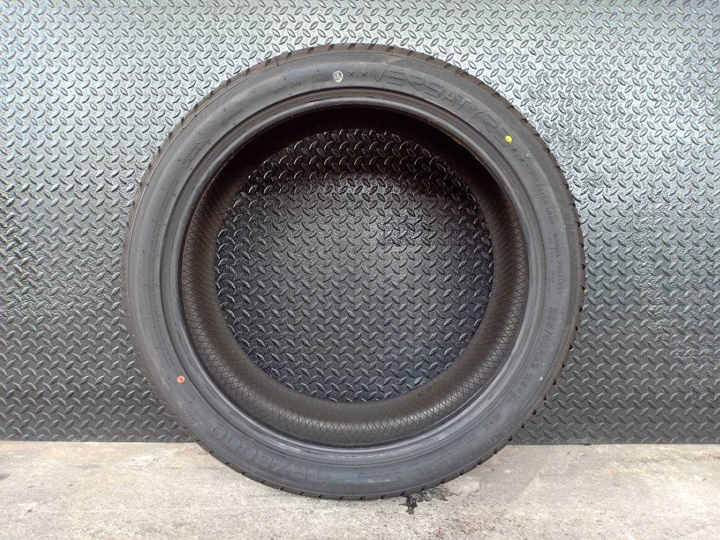 ยางเข้าใหม่ ลดราคา VERSATYRE 265/40R22 Y19