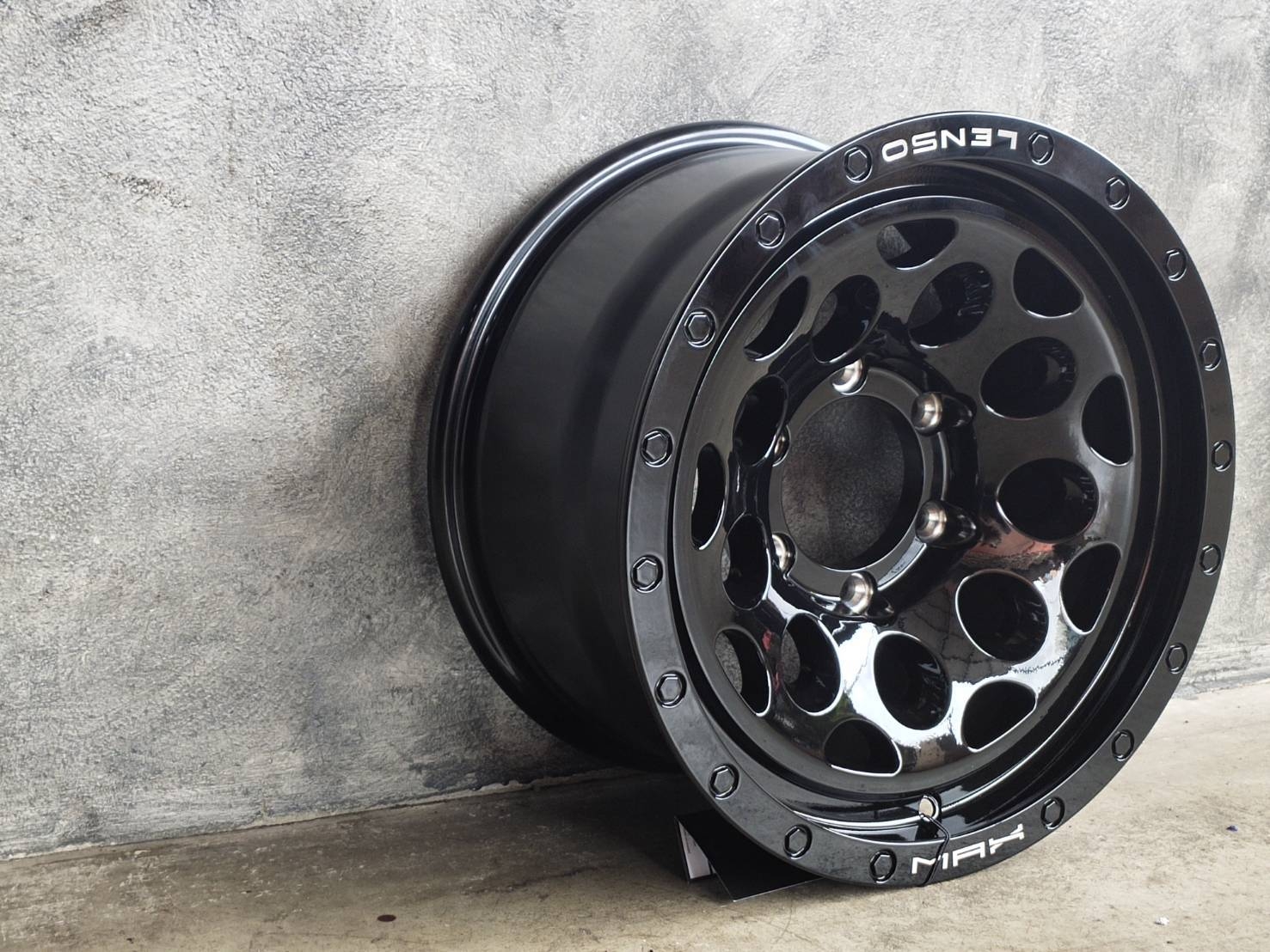 MAX9 16X8.5 6X139.7 00 106 BKW