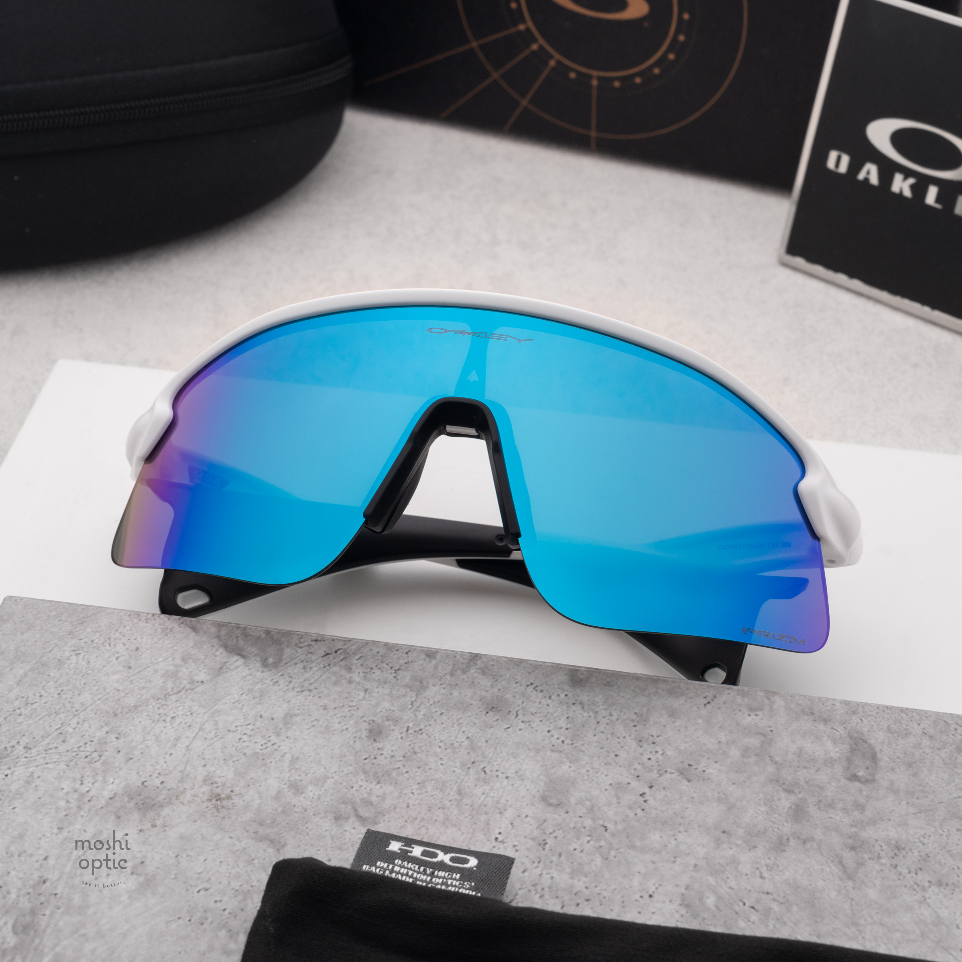 OAKLEY STUNT DEVIL OO9517-04 Matte White Prizm Sapphire