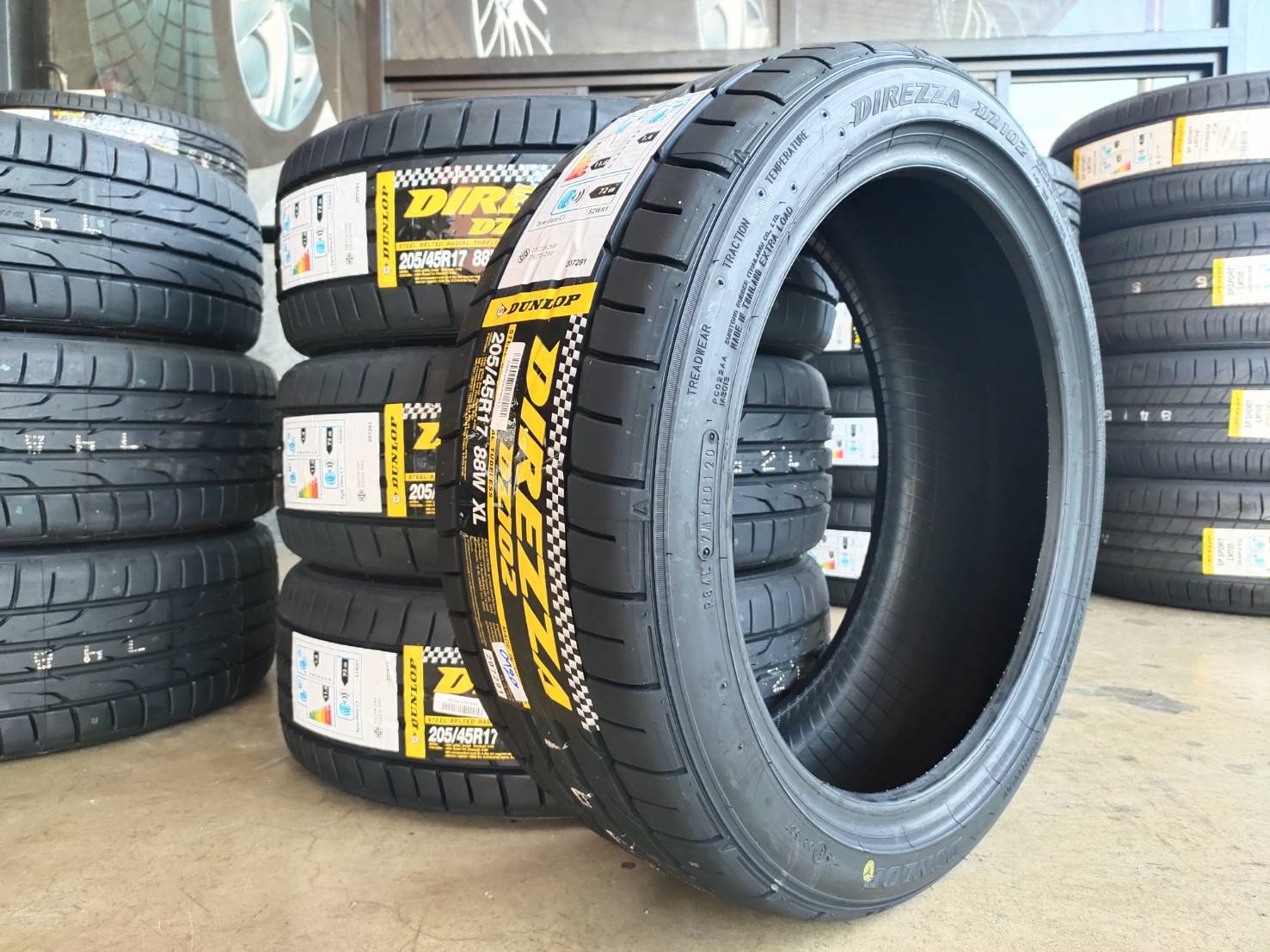 ยาง DUNLOP DIREZZA DZ102 205/45R17 ปี20