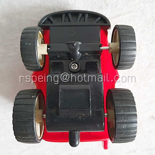 รถแข่งของเล่น สีแดง