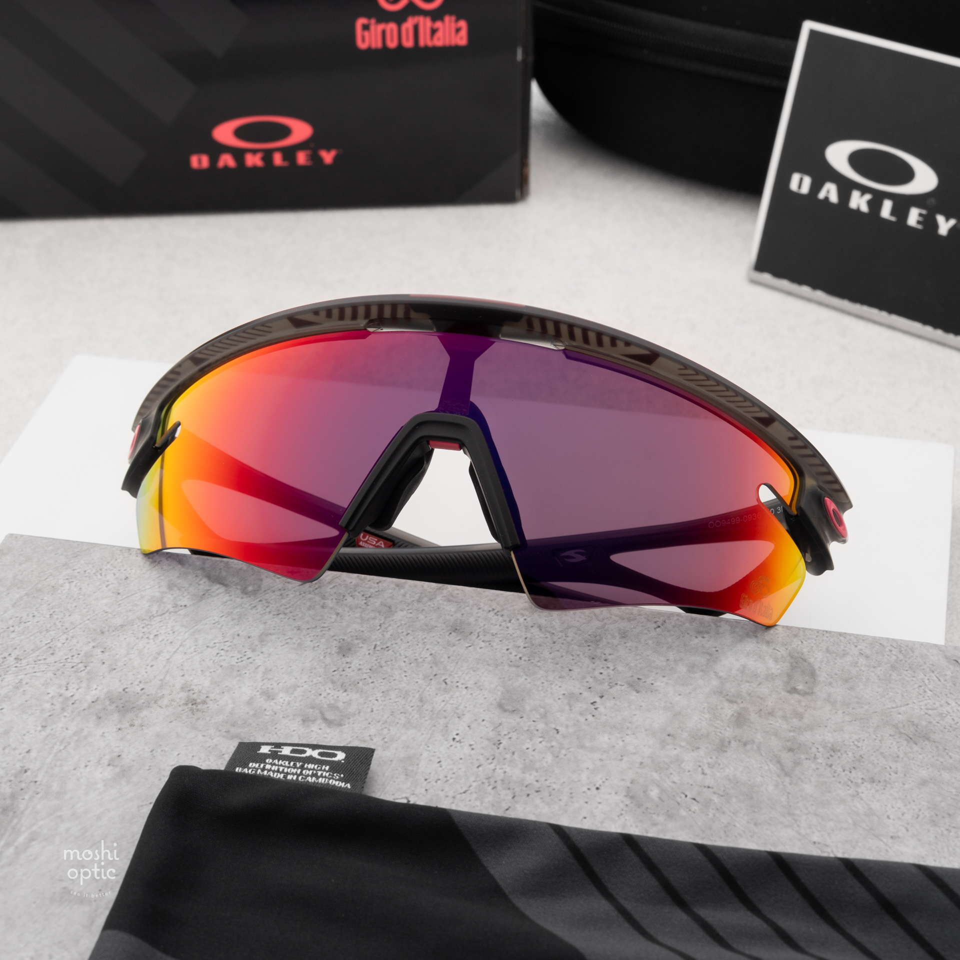 OAKLEY Sphaera Slash OO9499-09 Giro Grey Smoke (Giro D_Italia Collection 2025)