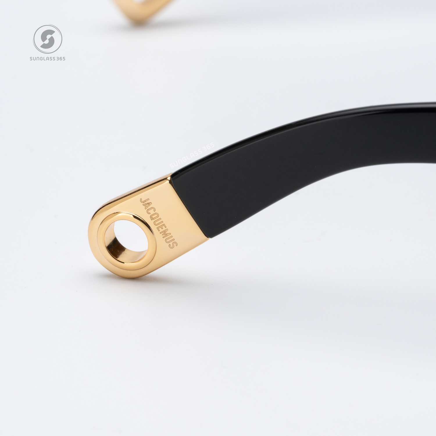 แว่นกันแดด JACQUEMUS OVALO JAC4 C1