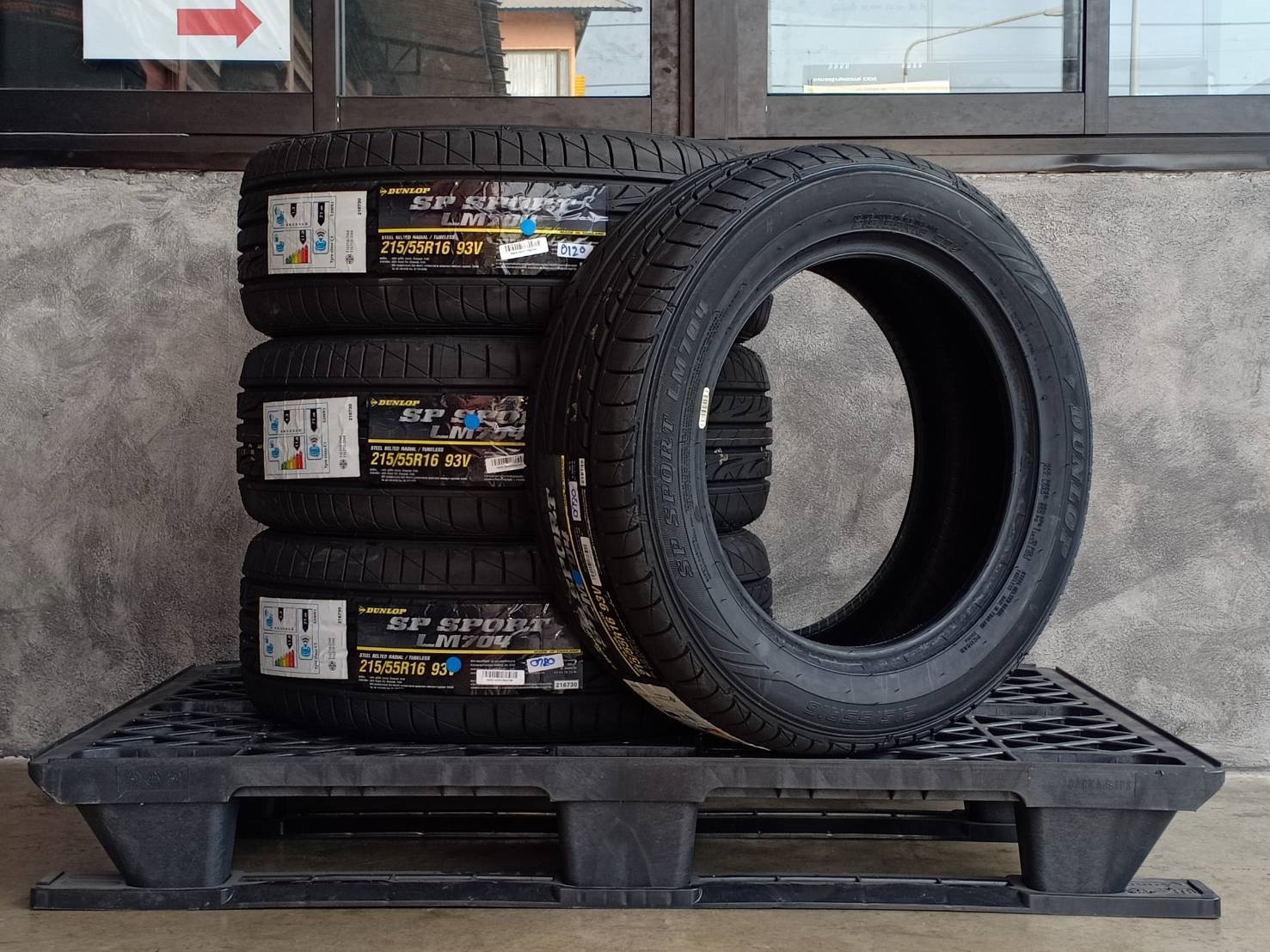 DUNLOP 215/55R16 SP SPORT LM704 93V MADE IN THAILAND
