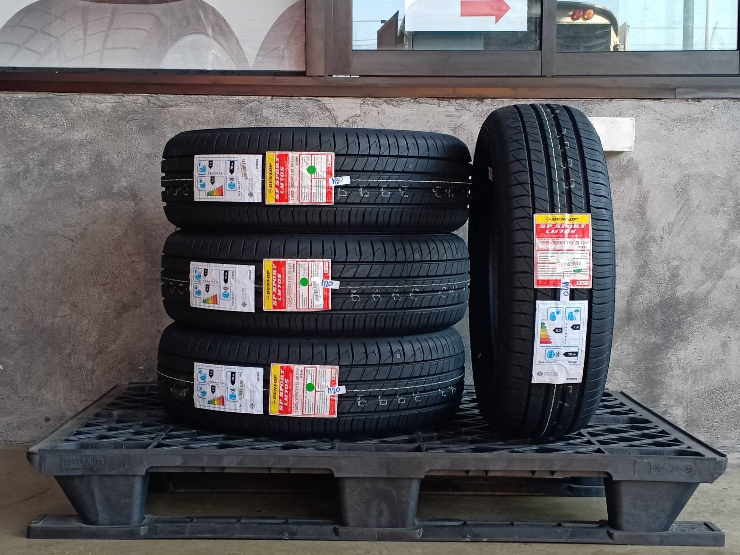 DUNLOP 195/65R15 SP SPORT LM705 91H MADE IN THAILAND