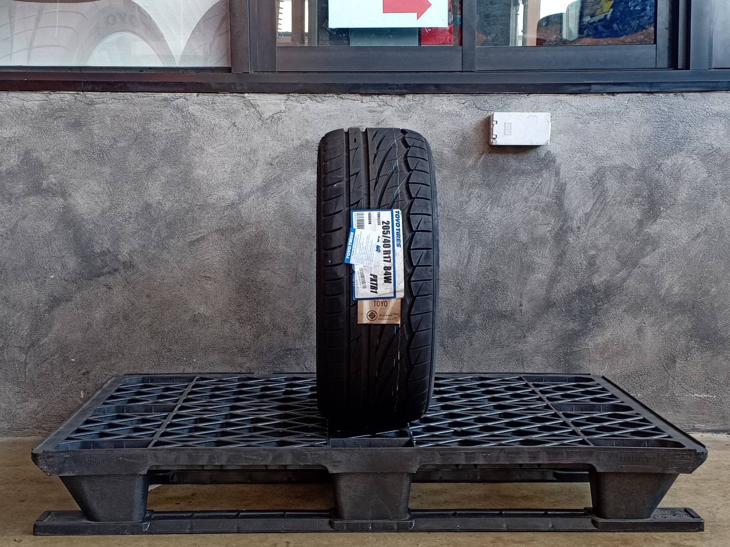 TOYO 205/40R17 PROXES TR1 84W MADE IN JAPAN