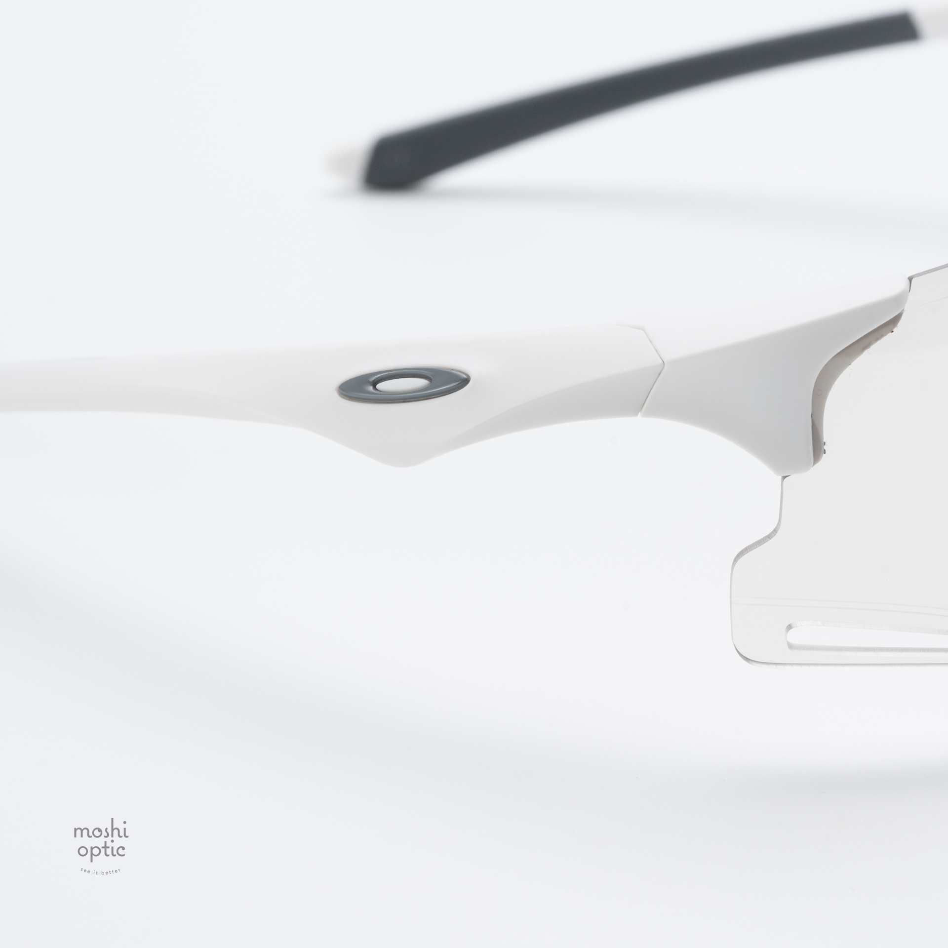 Oakley OO9512D-01 Cybr Zero Matte White Clear to Black Iridium Photochromic