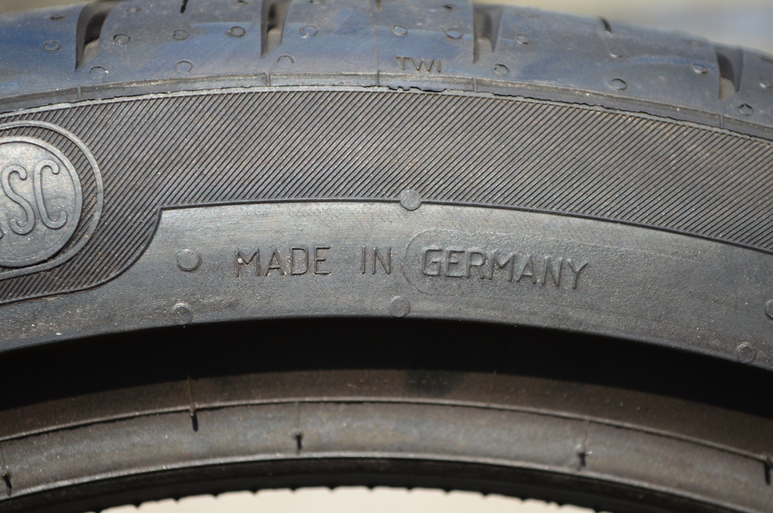 CONTINENTAL CONTACT5 RFT 225/40-18 เส้น 6800 ปกติ 14500