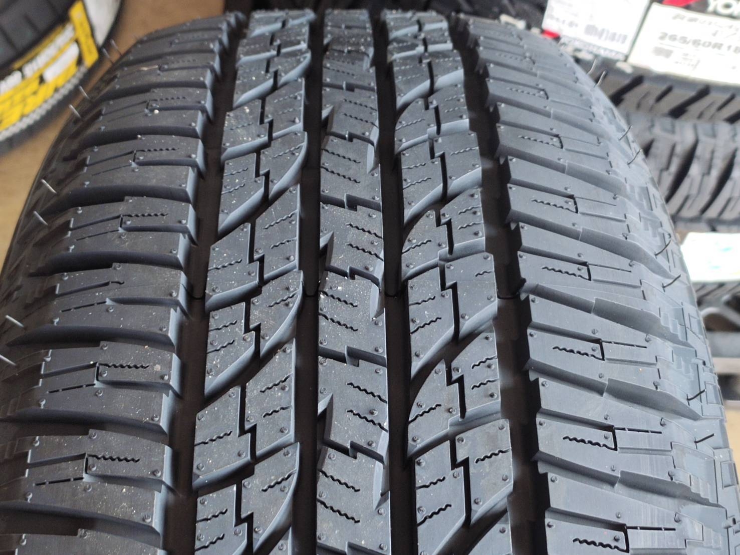 YOKOHAMA 265/60R18 110H G015