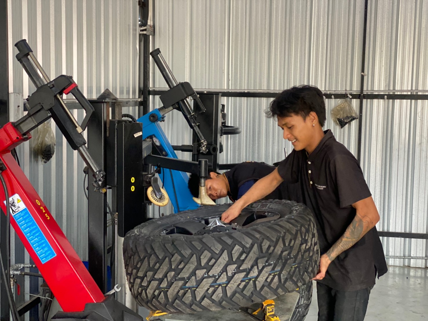 ล้อแท้ CAPTAINAMERICA ขอบ20 ใส่ RAPTOR