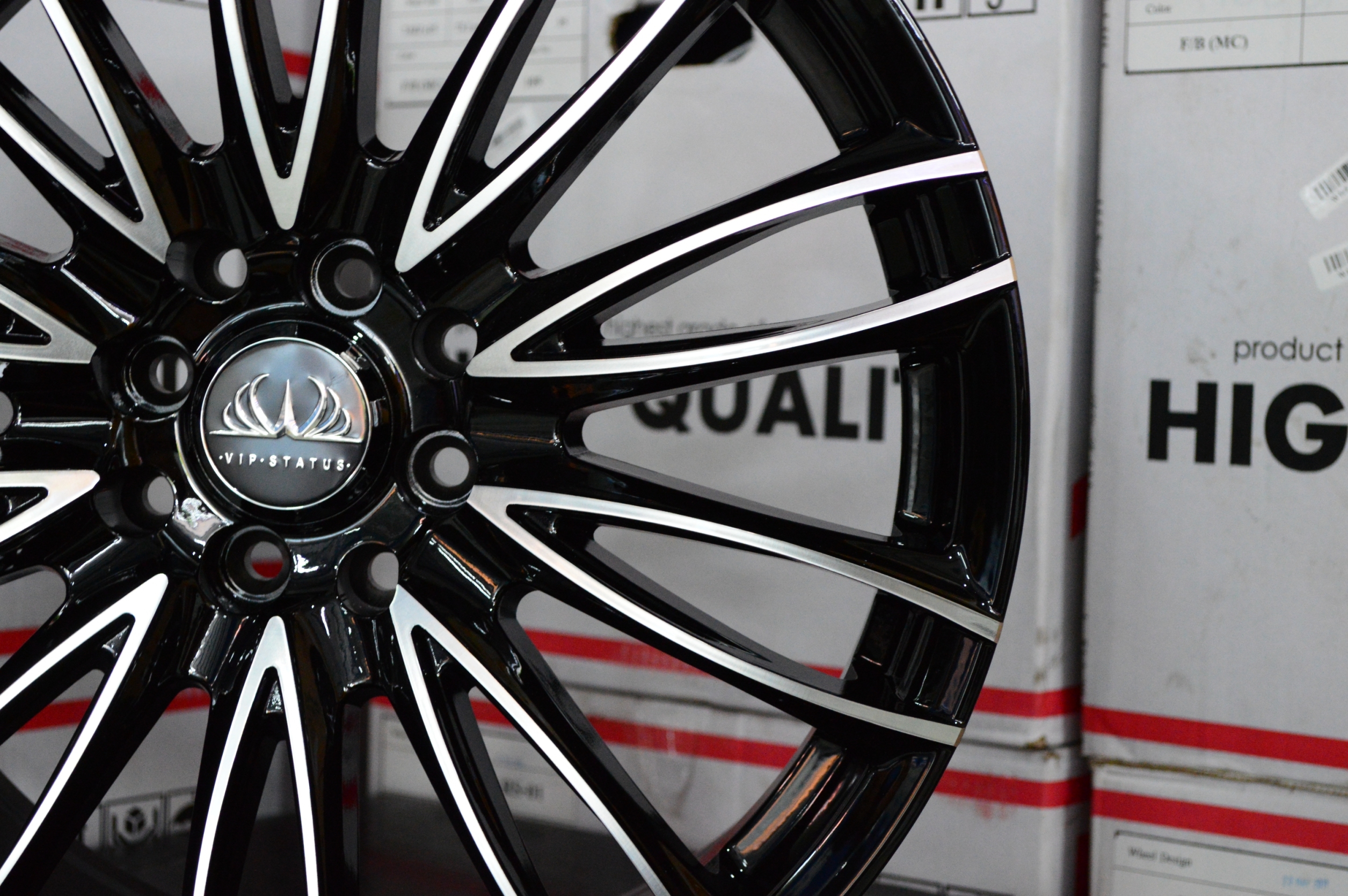 ล้อมาใหม่ ใส่เก๋ง VIP STATUS ขอบ17 ราคาถูก