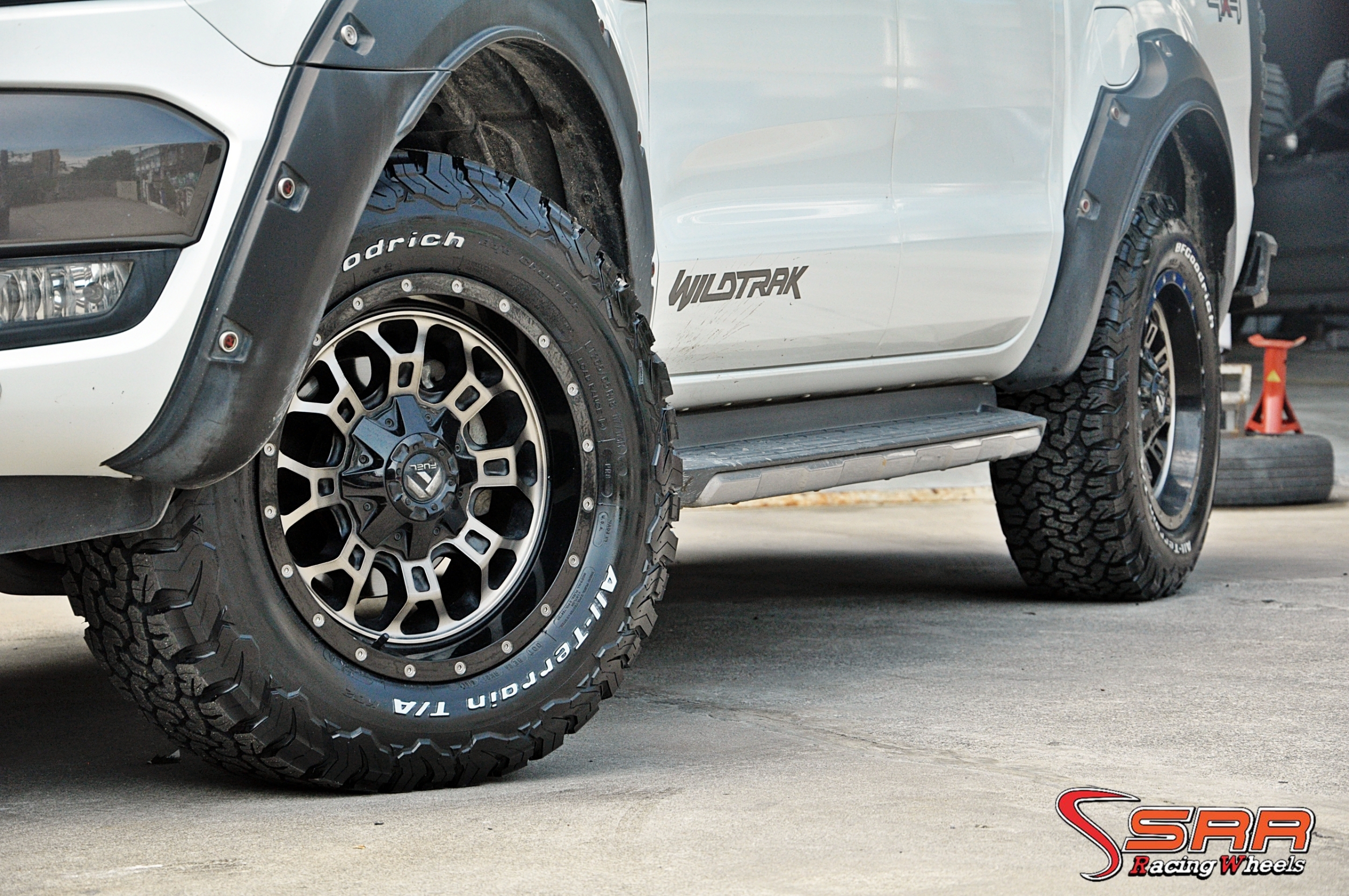 BF GOODRICH KO2 265/65R18 ปี20 ตัวหนังสือขาว u.s.a สุดยอด ยางออฟโรด !