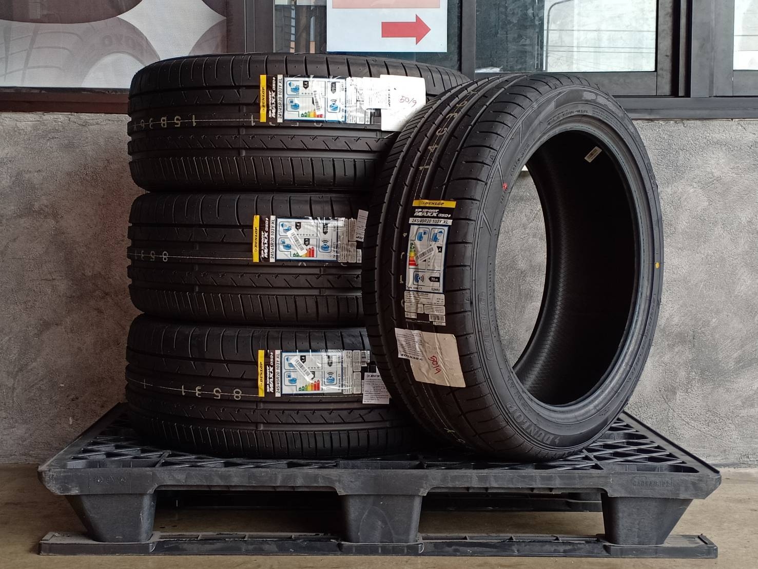 DUNLOP SP SPORT MAXX050 PLUS 245/45R20 103Y XL JAPAN