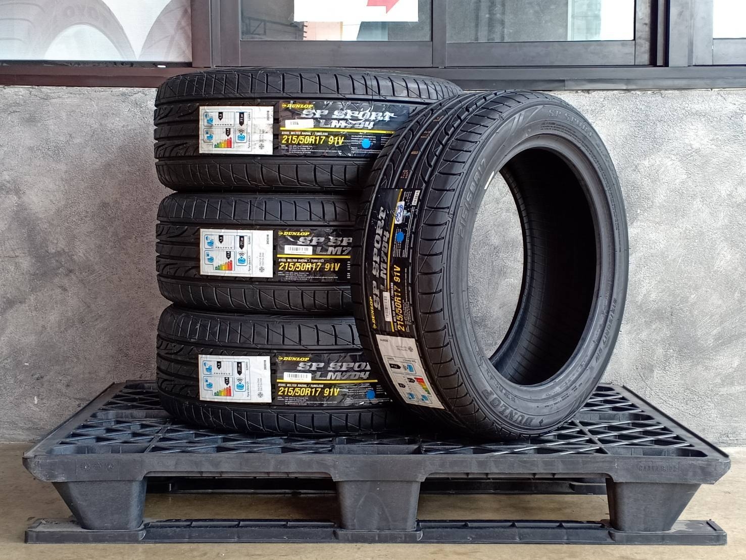 DUNLOP 215/50R17 SP SPORT LM704 91V MADE IN THAILAND