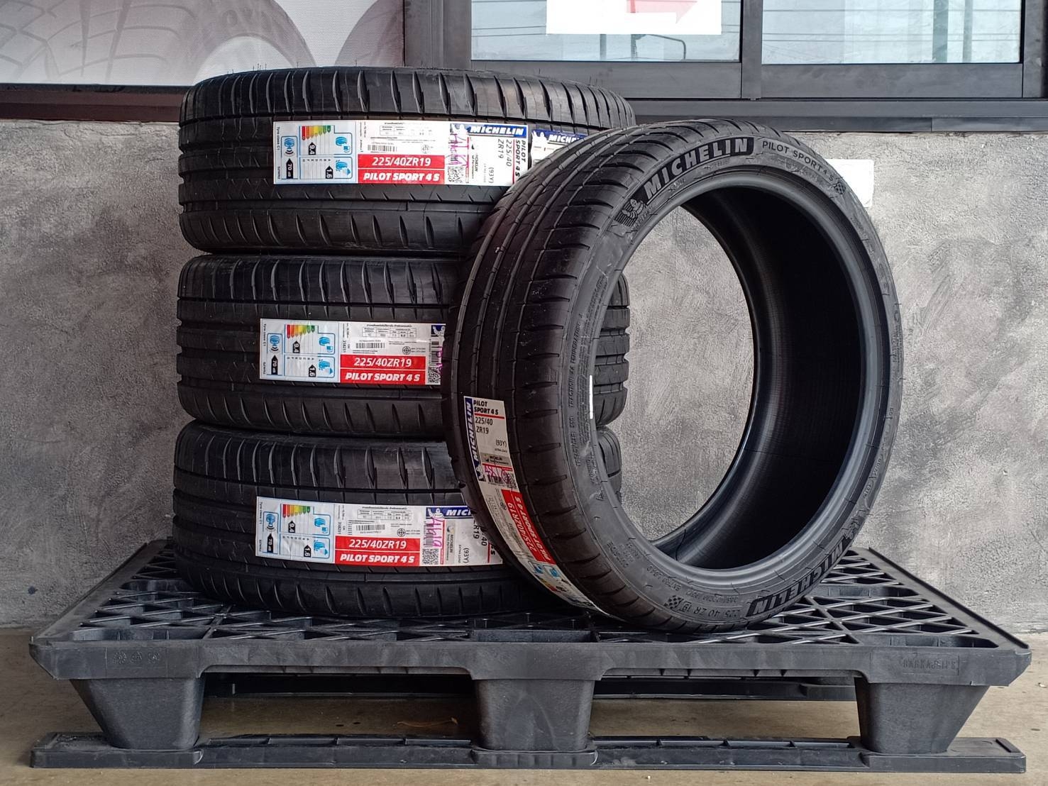 MICHELIN 225/40ZR19 PILOT SPORT 4S 93Y MADE IN FRANCE