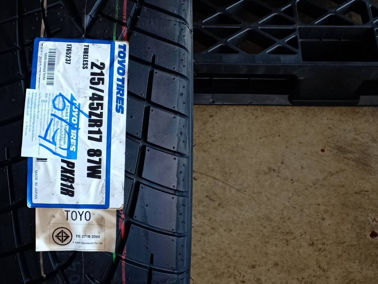 TOYO 215/45ZR17 PROXES R1R 87W MADE IN JAPAN