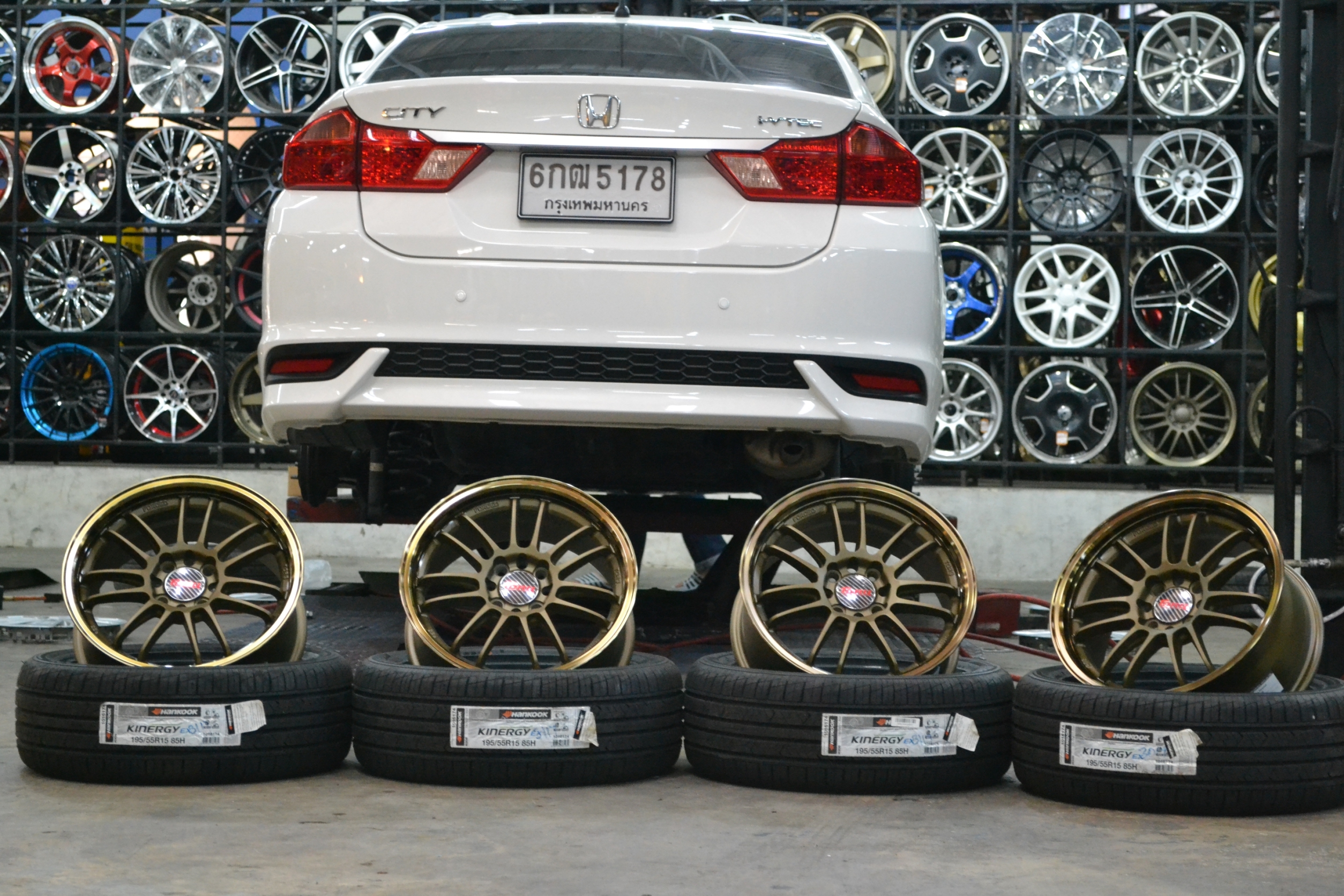ล้อใหม่ RE30 ขอบ15 พร้อมยางชุด 12500 ปกติ 19500