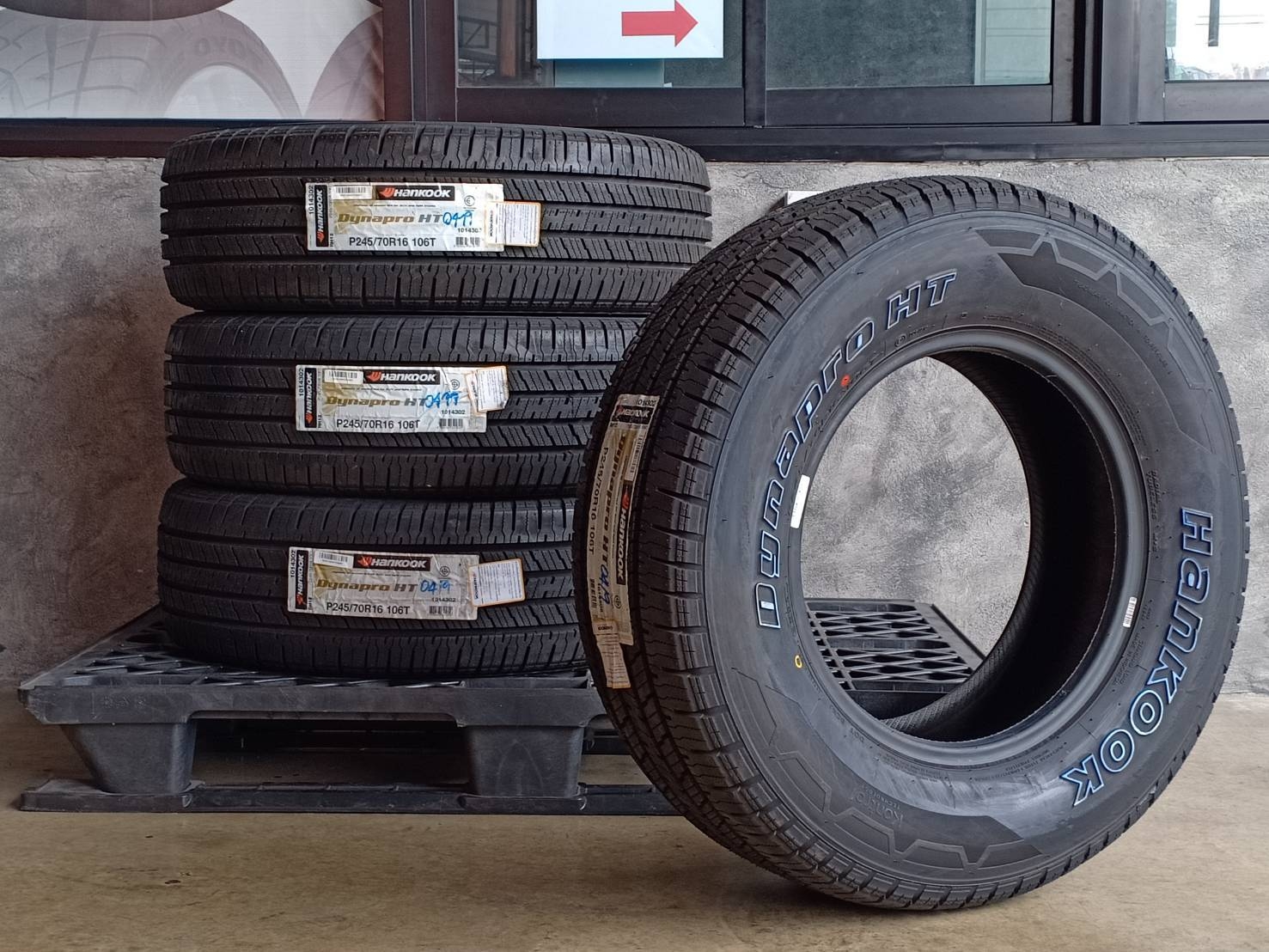 HANKOOK 245/70R16 DYNAPRO HT 106T (ตัวหนังสือขาว) MADE IN INDONESIA
