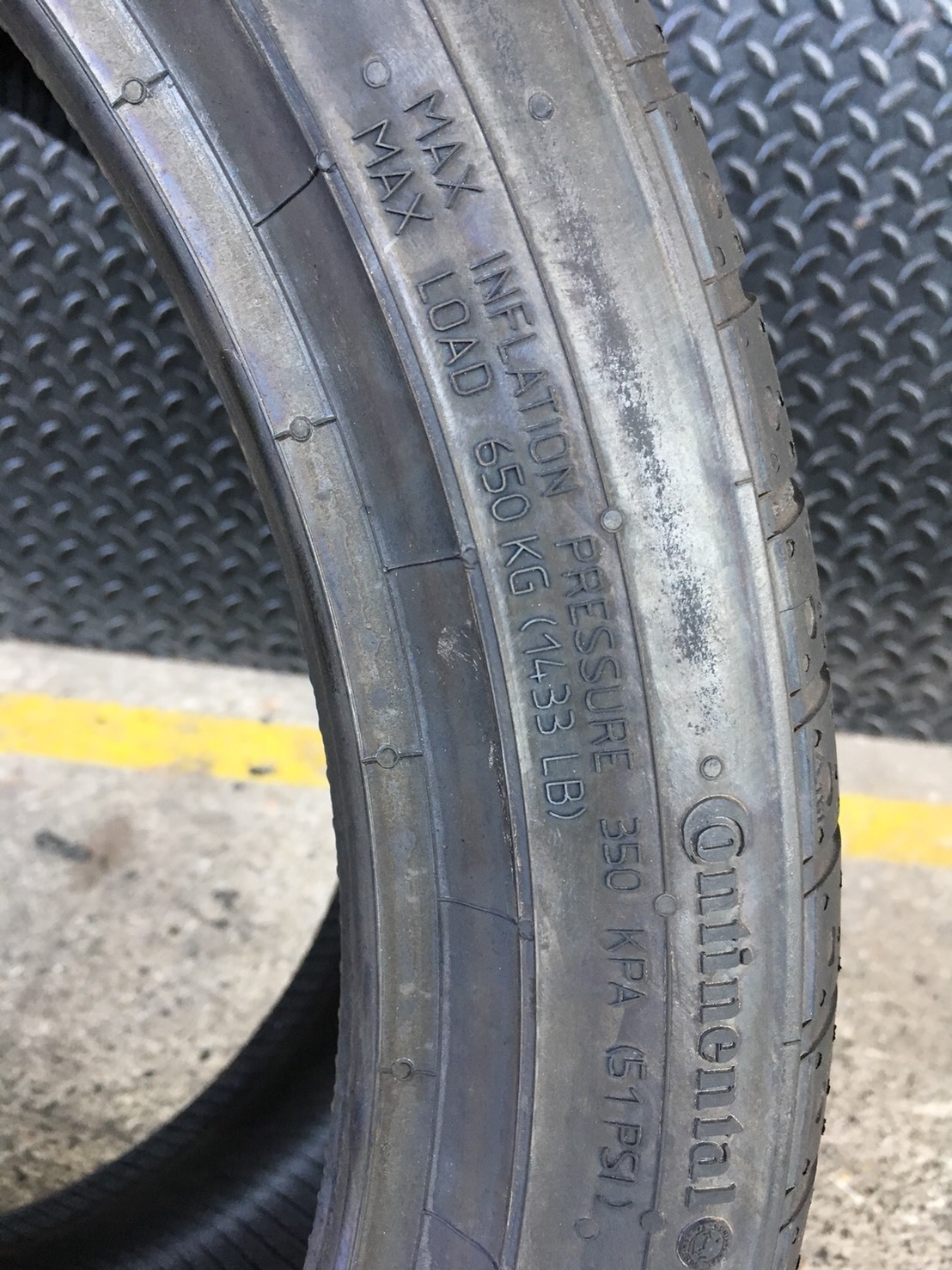 CONTINENTAL CONTACT2 285/30-18 เส้น 6800 ปกติ 15000