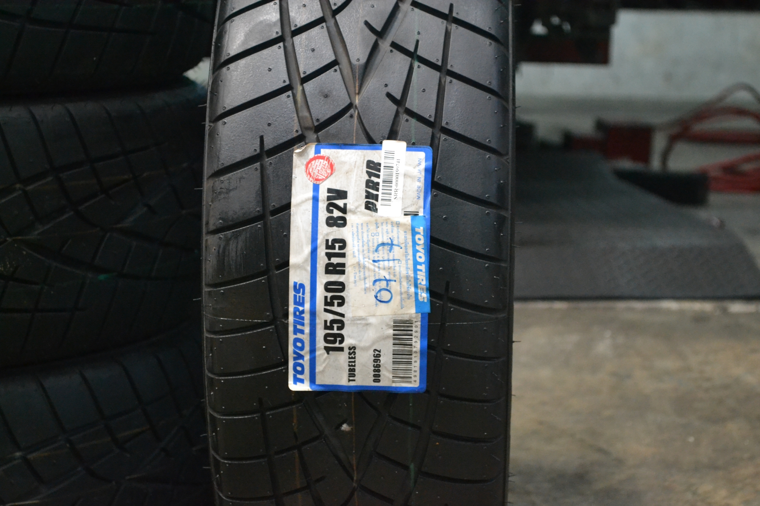 ยางใหม่ TOYO R1R 195/50-15 ขายราคาส่ง