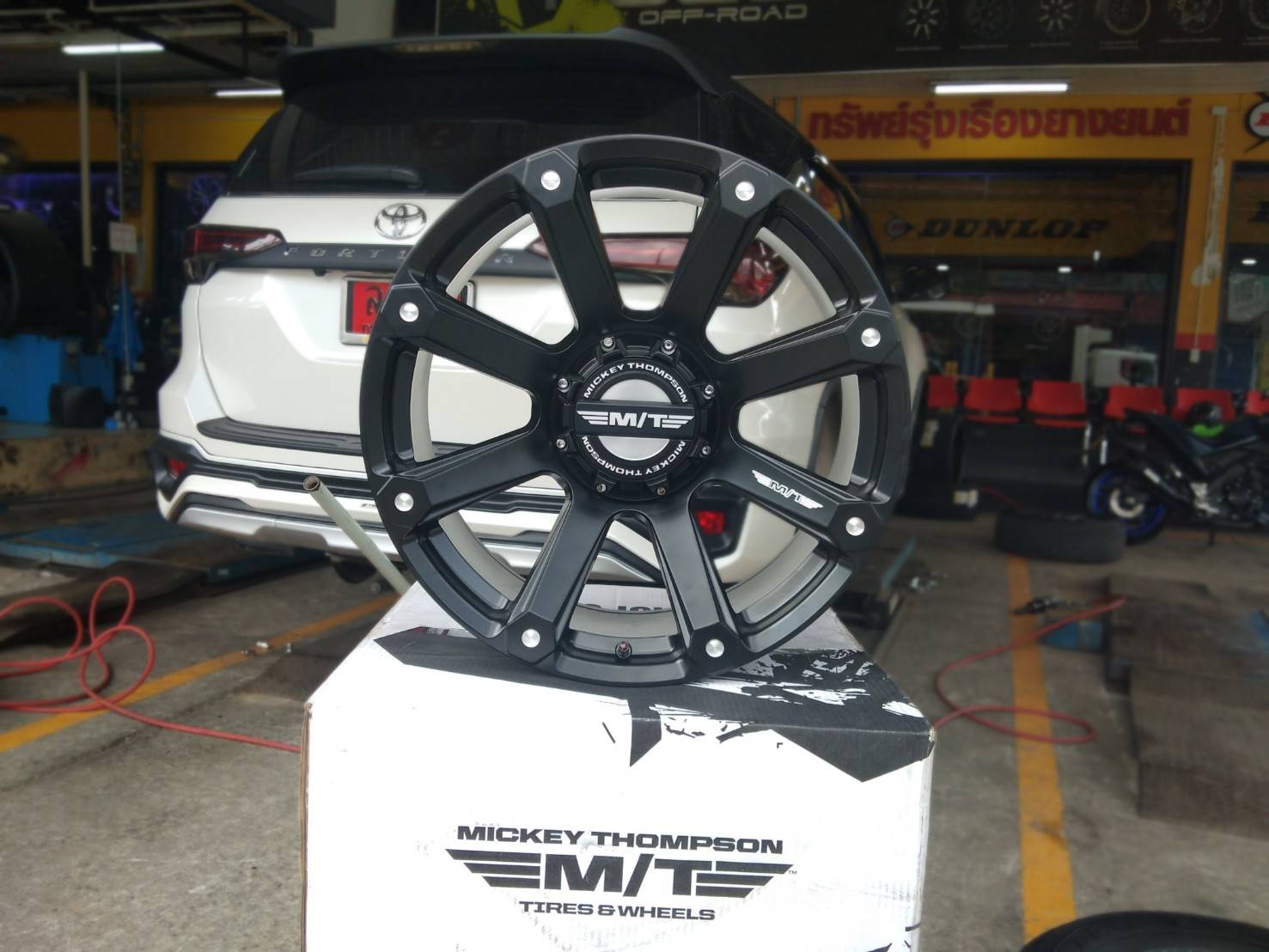 ล้อแท้ MICKEY THOMPSON ROUSH ขอบ20