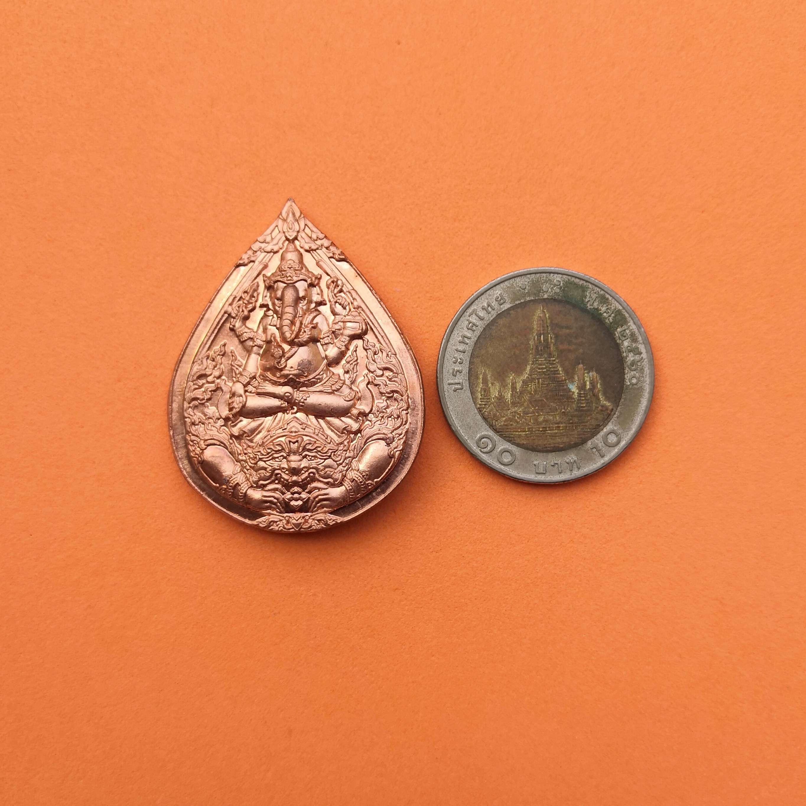 เหรียญ พระพิฆเนศ หลัง นกยูงรำแพน อาจารย์มาลัย เนื้อทองแดง สูง 4 เซน