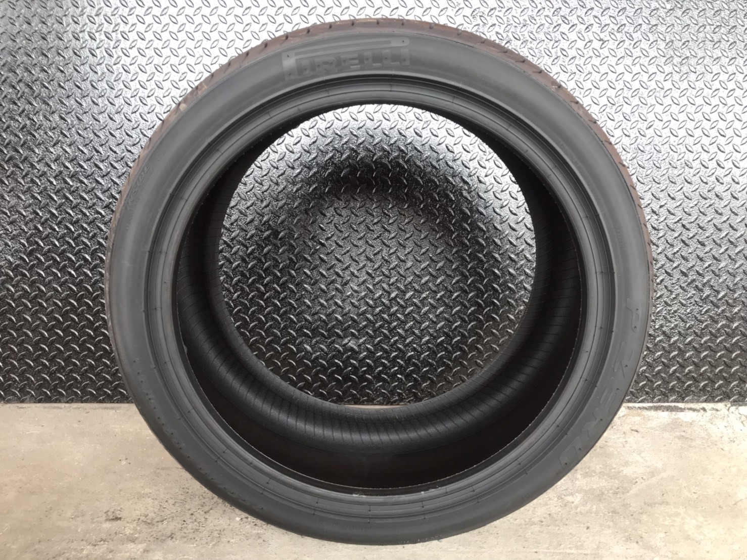 PIRELLI PZERO 255/40ZR20 ราคาส่ง