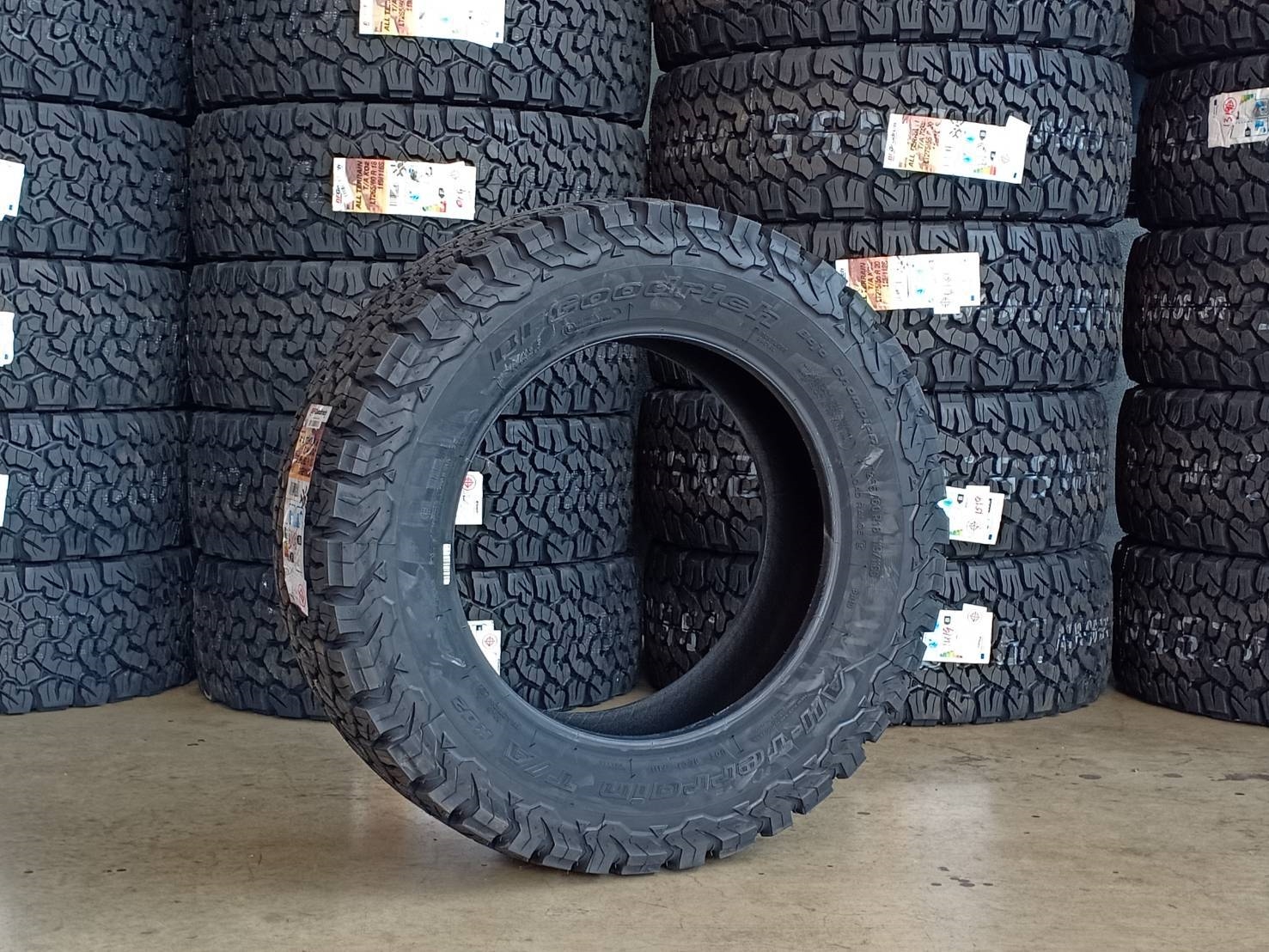 ยางใหม่ BF GOOFRICH KO2 265/60-18 ปี19 ซื้อครบ4เส้น รับส่วนลด 1000 บาท