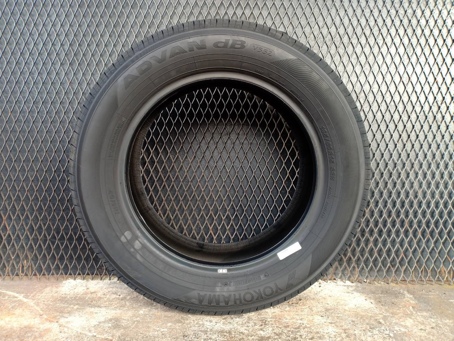 YOKOHAMA V552 195/60-15 ปี19 ราคาส่ง