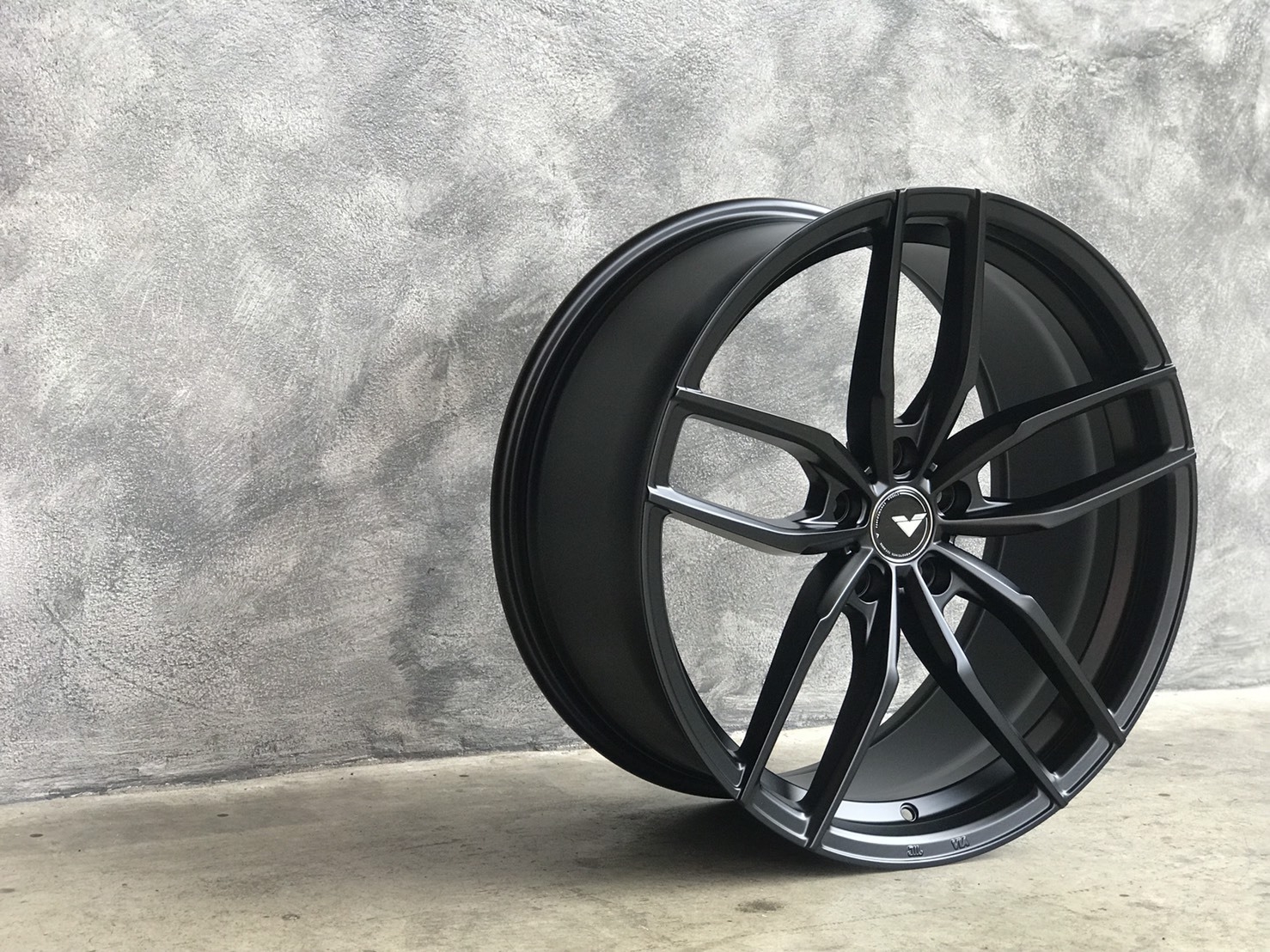 AOW15 FLOWFORMING 20x8.5/9.5 5x114.3/5X112 ET+40/42