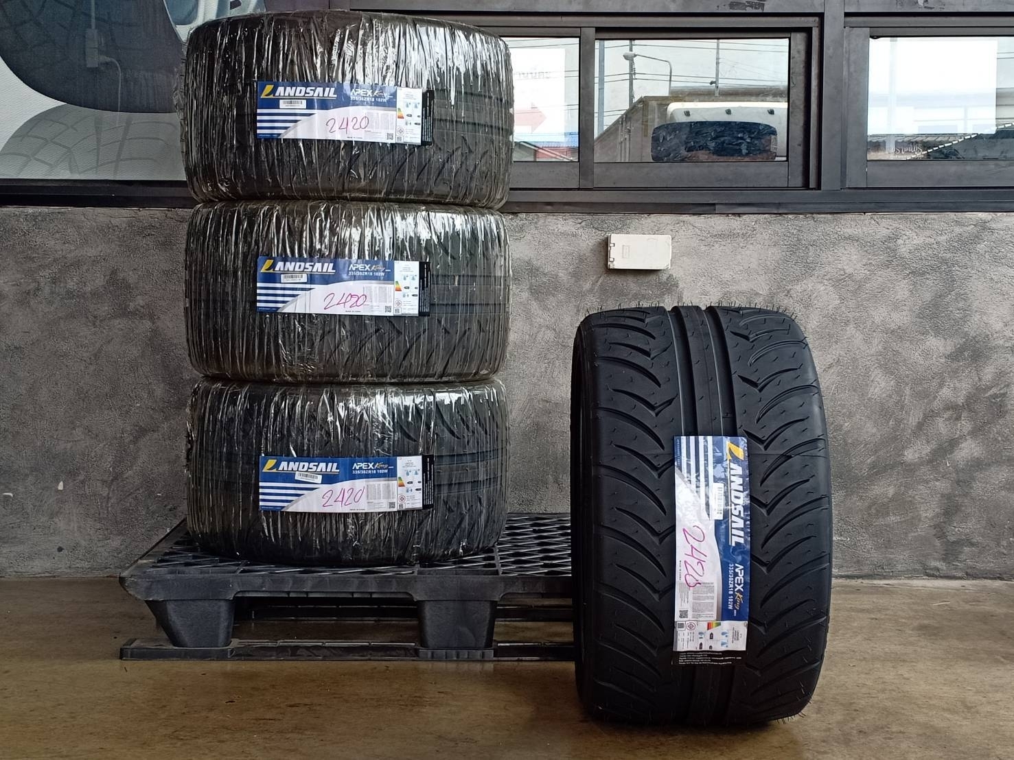 LANDSAIL 335/30ZR18 APEX KING AK01