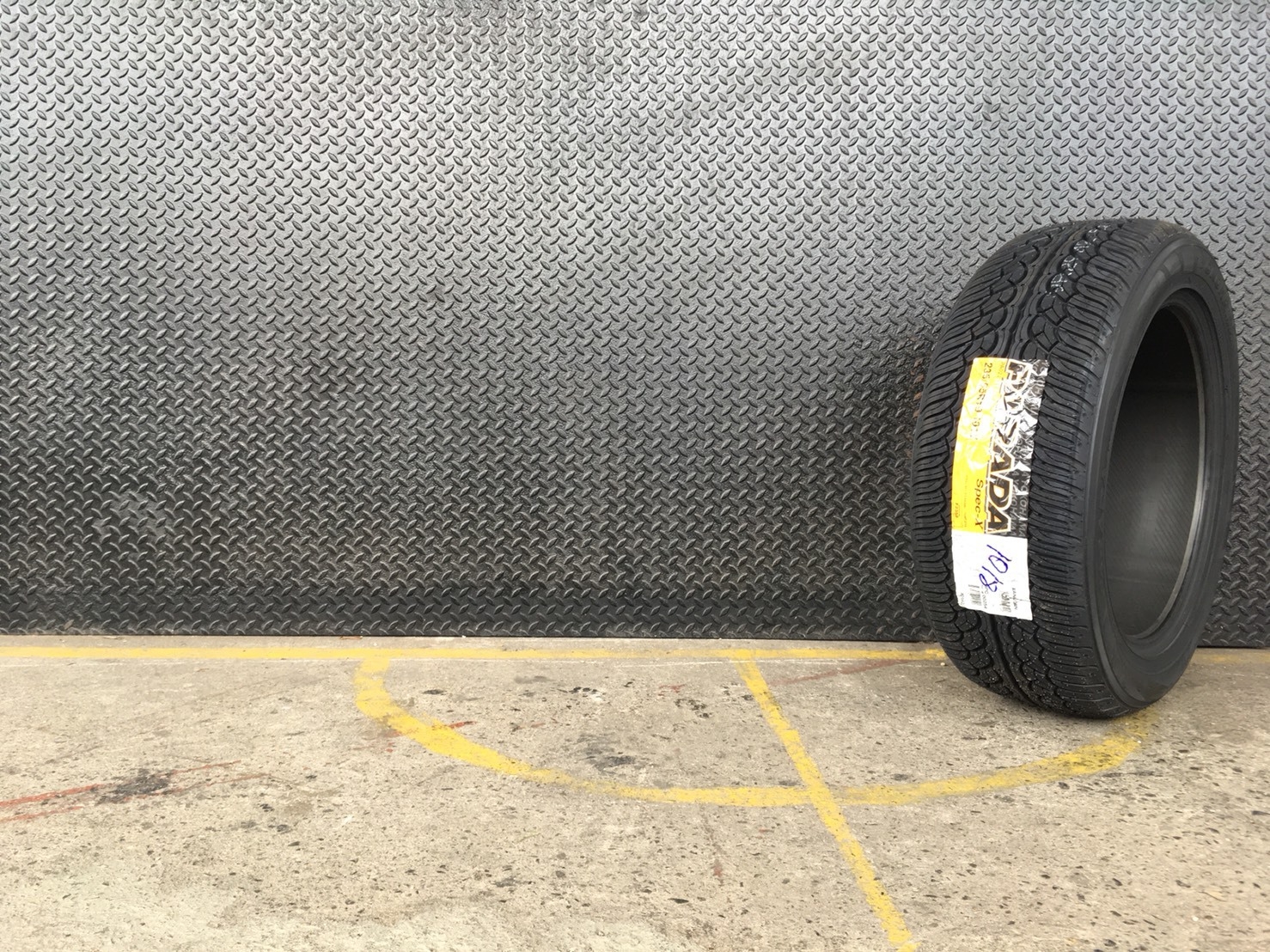 YOKOHAMA PARADA 235-55-19 เส้น 8500 ปี18 ปกติ 12000