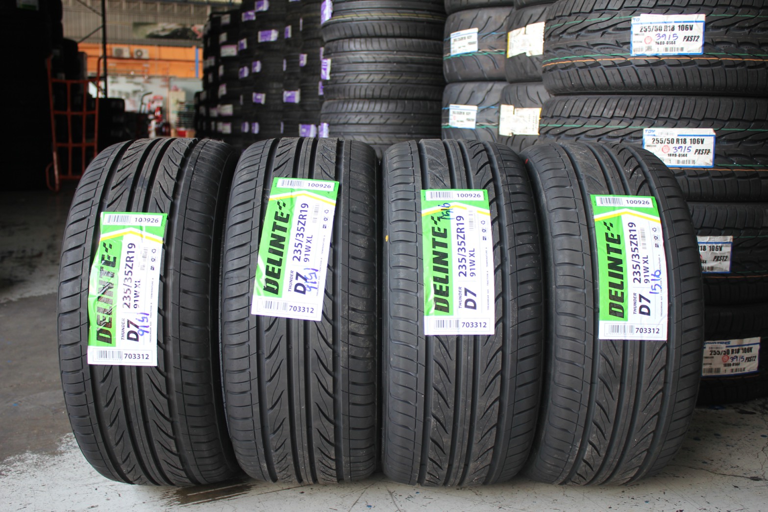 ยางใหม่ค้างปี DELINTE THUNDER D7 255/35-19 เส้น 2500 ปี 16 ปกติ 5500