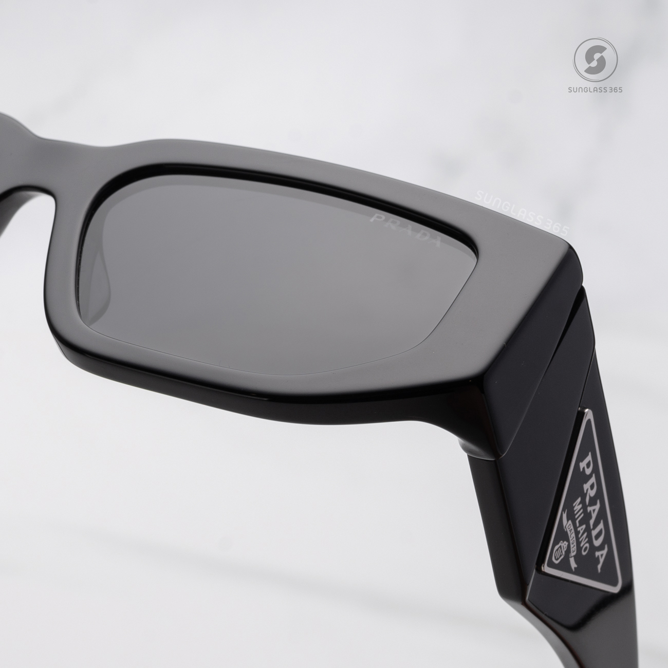 แว่นกันแดด PRADA PR09ZSF 1AB5S0