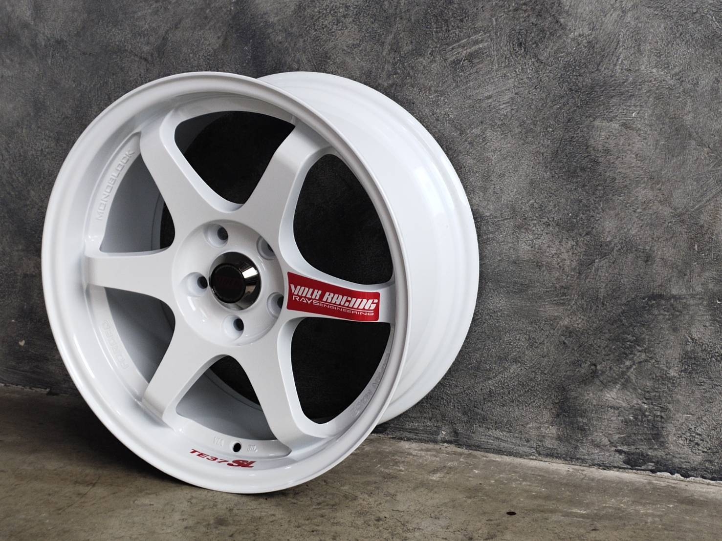 TE37 202 17X8 5H114.3 ต้องการส่วนลดราคาพิเศษ กรุณาสอบถาม