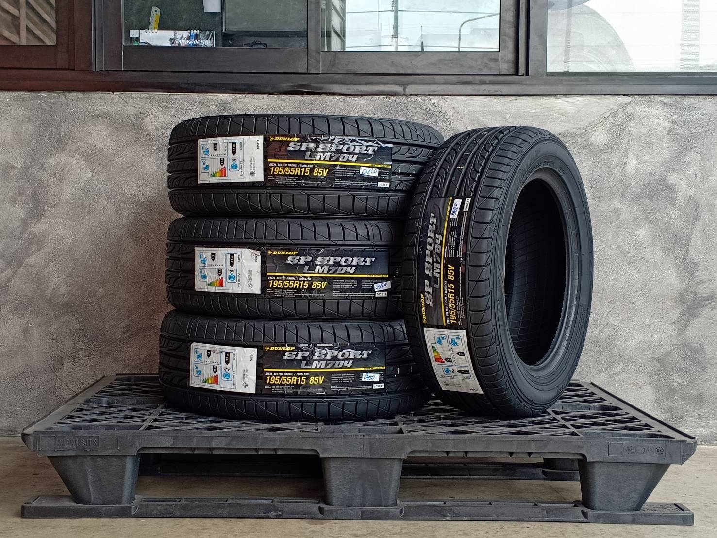 DUNLOP 195/55R15 SP SPORT LM704 85V MADE IN THAILAND