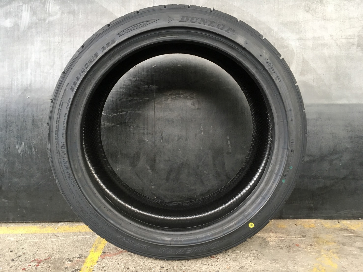 DUNLOP DZ102 235/35-19 เส้นละ 7500 ปี18 ปกติ 9500