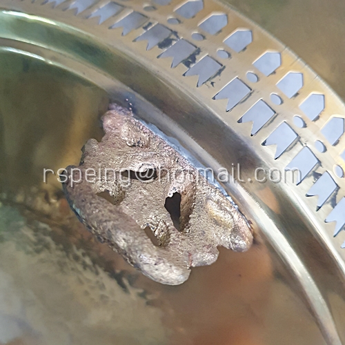 ถาดโปร่งทองเหลือง ตอกลายเทพพนม ขอบเชือก ขาฉลุลาย